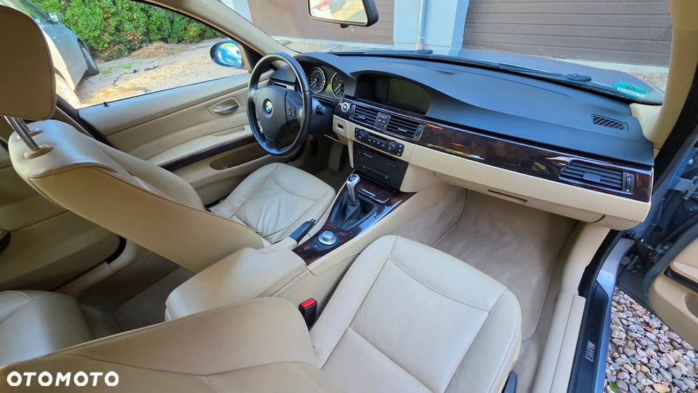 BMW Seria 3 318i - 22