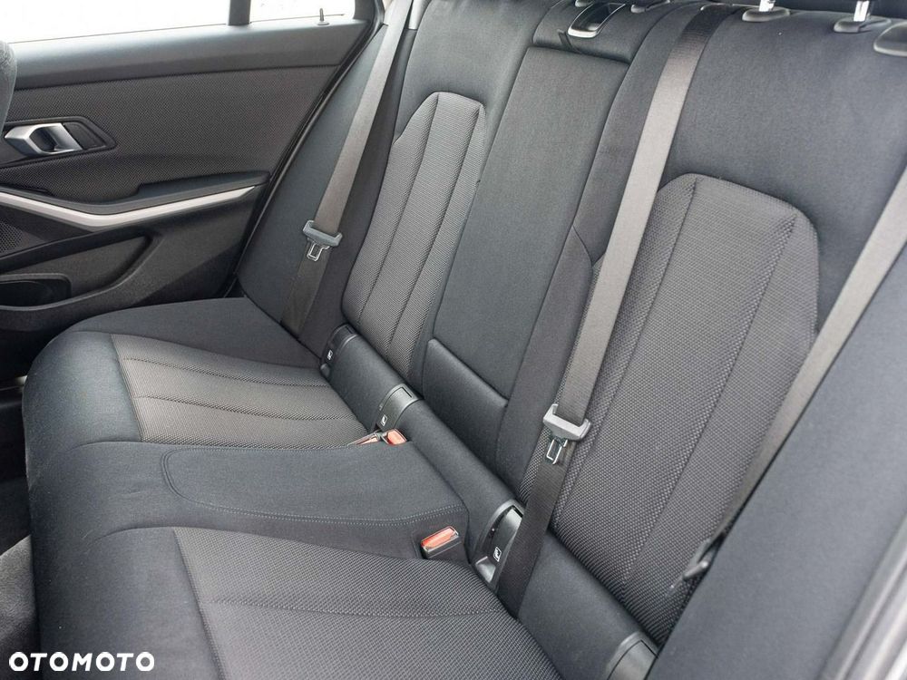 BMW Seria 3 318i - 27
