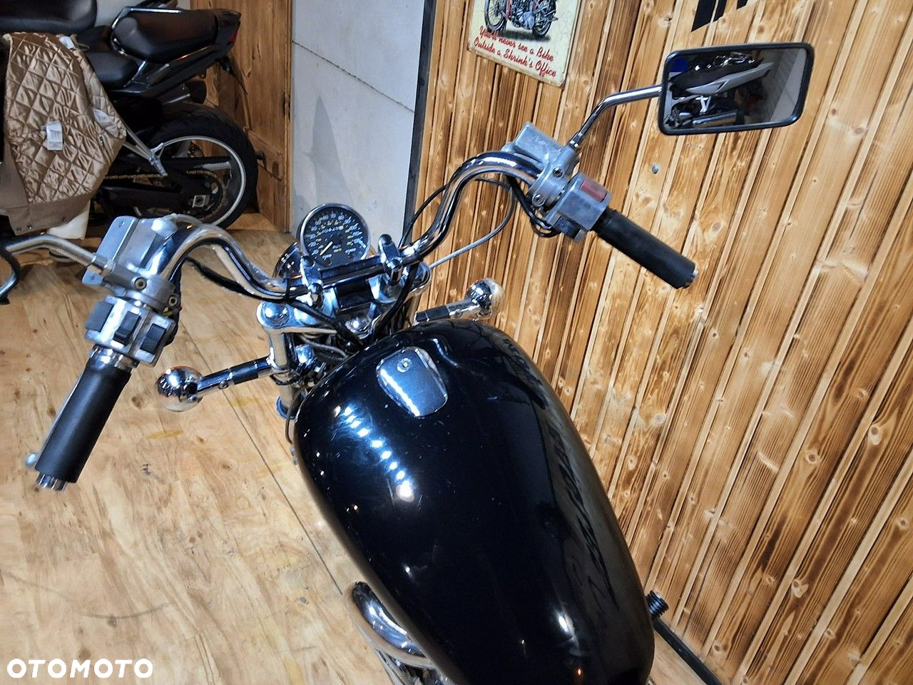 Suzuki Intruder - 5