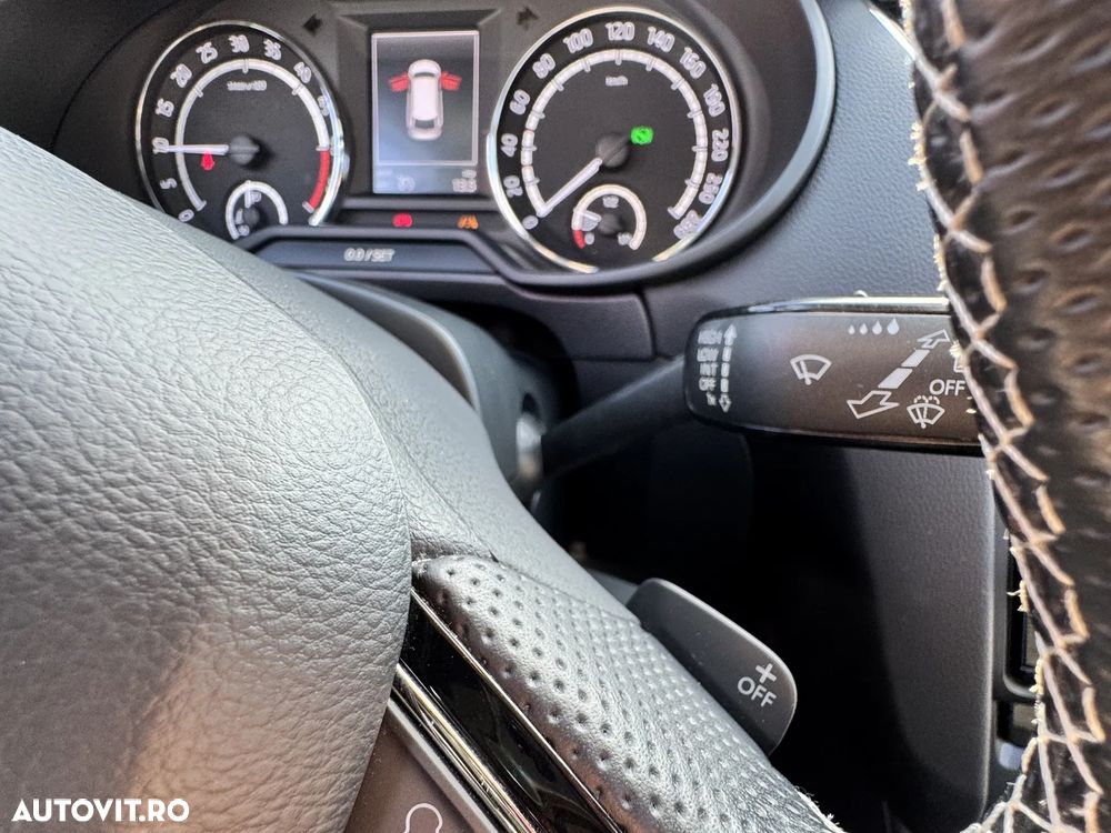 Skoda Octavia 2.0 TDI DSG RS - 11