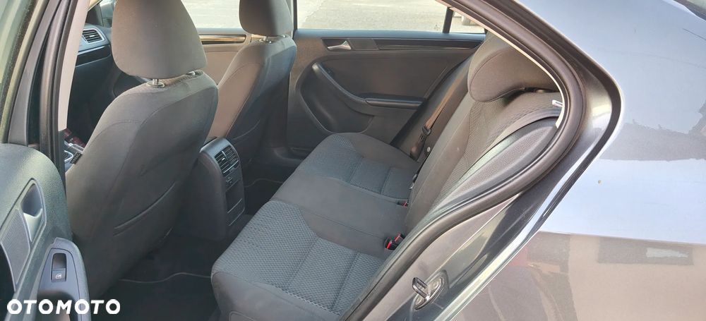 Volkswagen Jetta 1.6 TDI Blue Motion Technology Trendline - 15