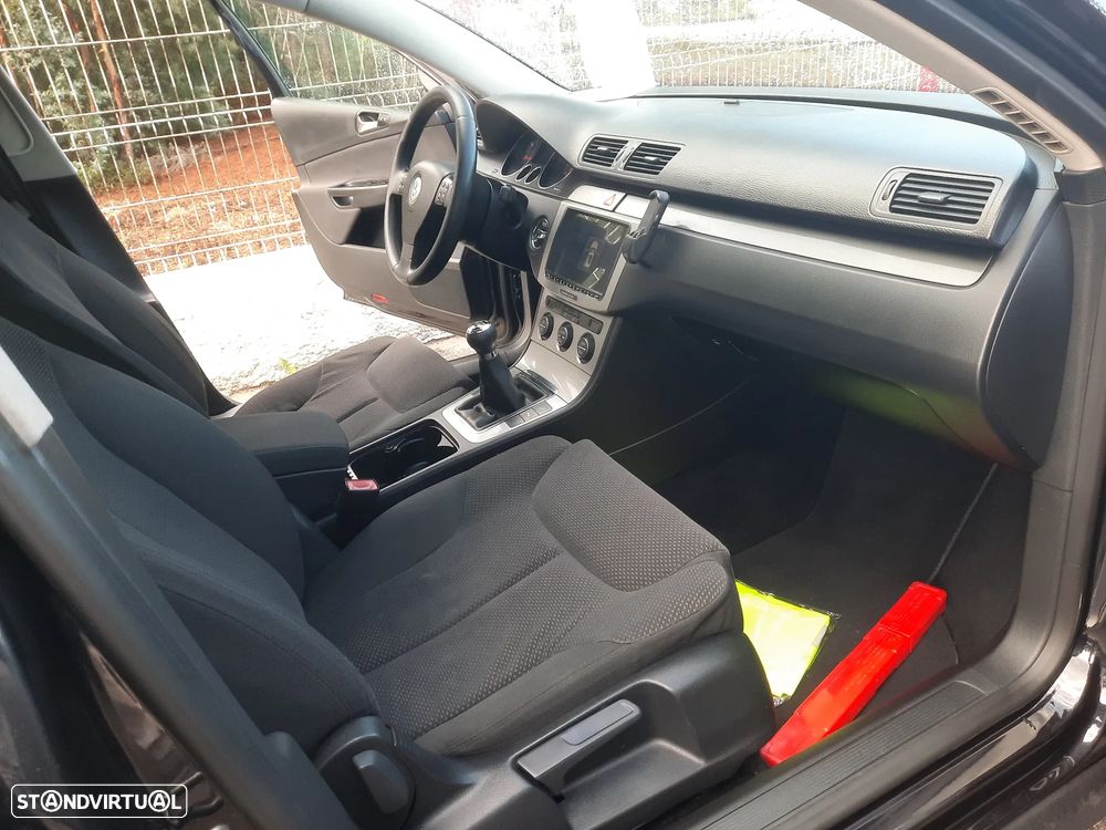 VW Passat Variant 2.0 TDI Confortline - 26