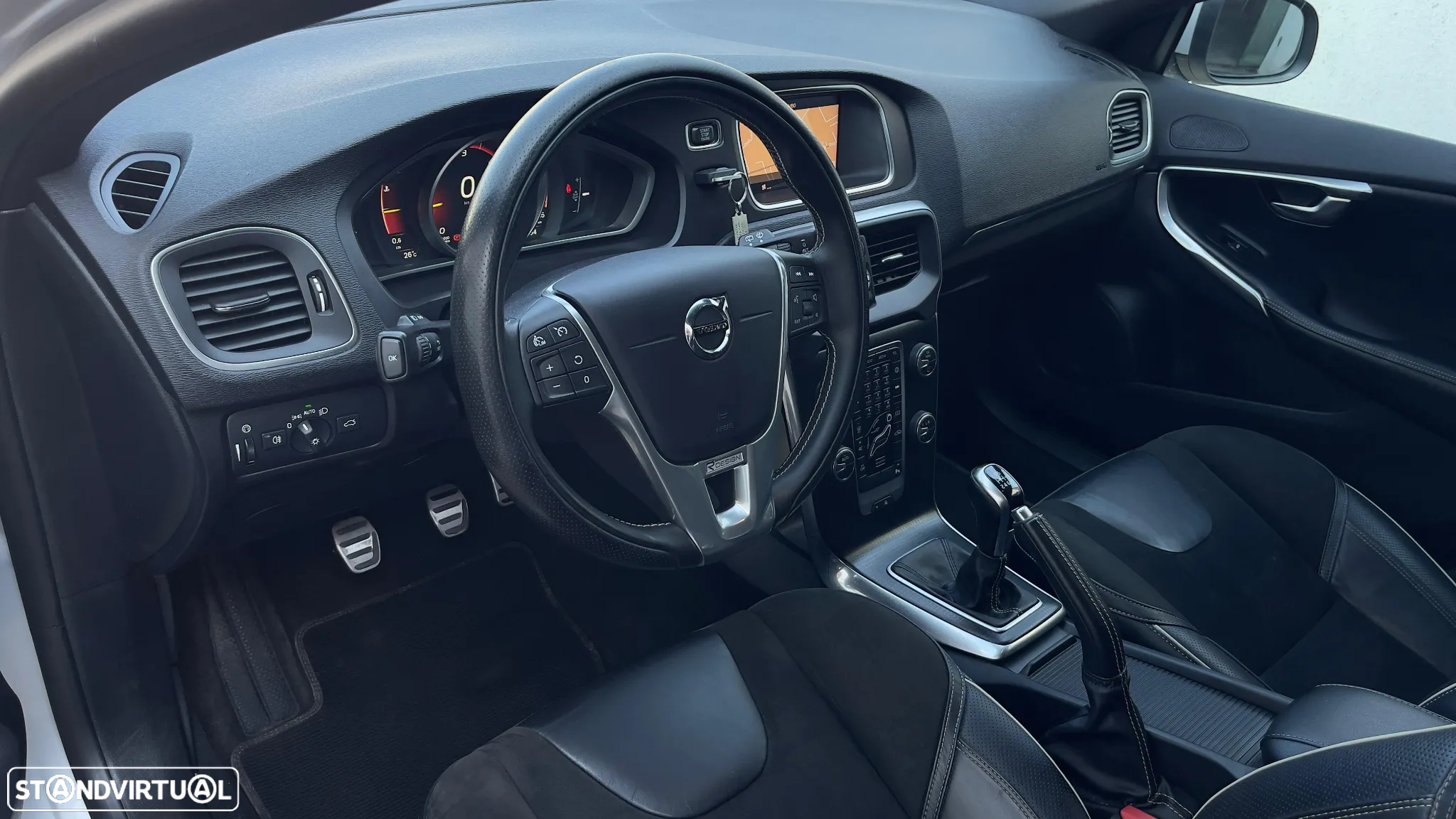 Volvo V40 2.0 D2 R-Design - 4