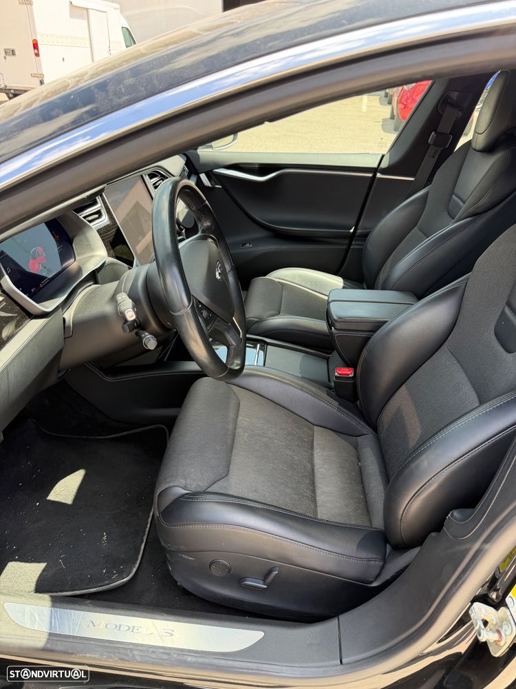 Tesla Model S - 6
