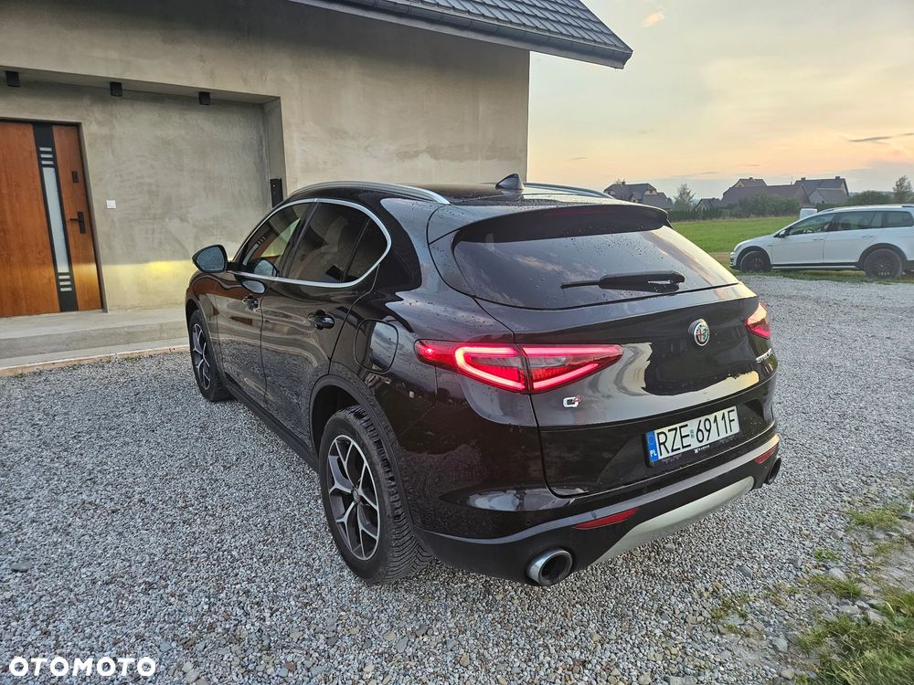 Alfa Romeo Stelvio 2.0 Turbo 16V AT8-Q4 Lusso - 5