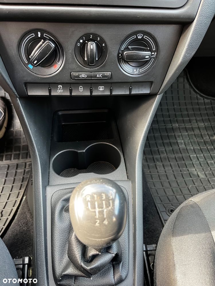 Skoda RAPID 1.2 Edition - 16