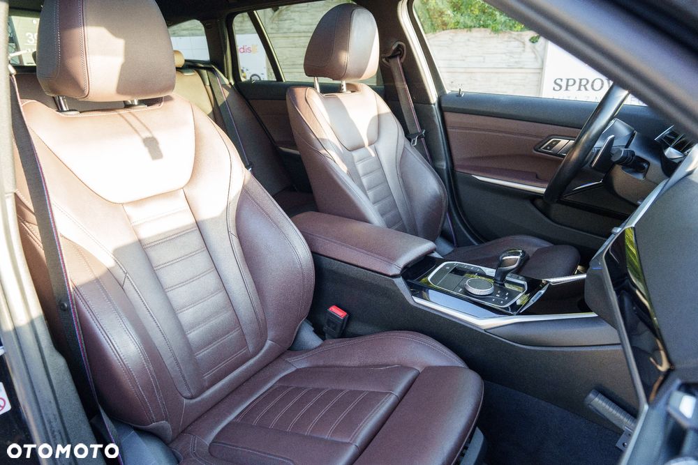 BMW Seria 3 320i Edition M Sport Shadow - 25