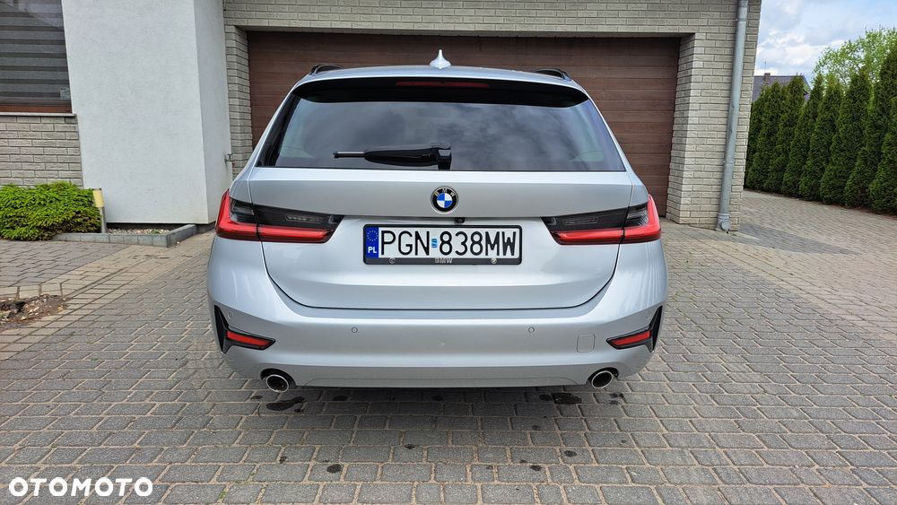 BMW Seria 3 318d - 14
