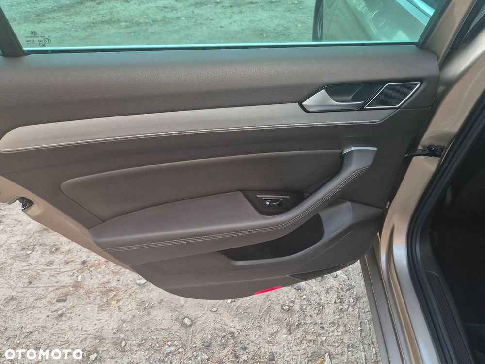 Volkswagen Passat 2.0 TDI (BlueMotion Technology) Highline - 10