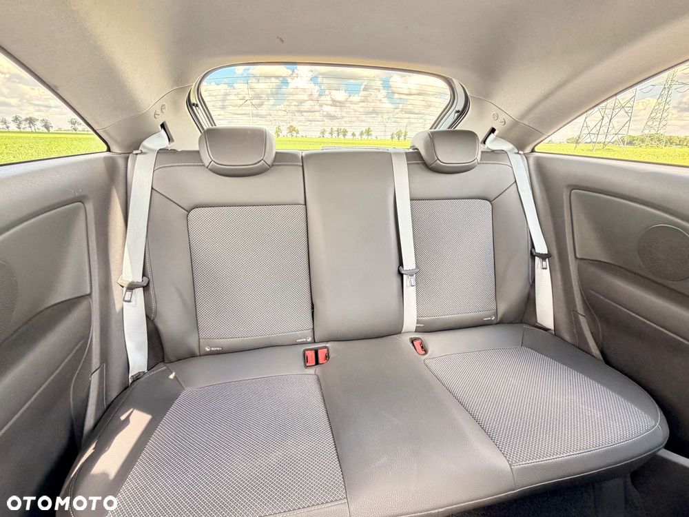 Opel Corsa 1.4 16V Essentia - 5
