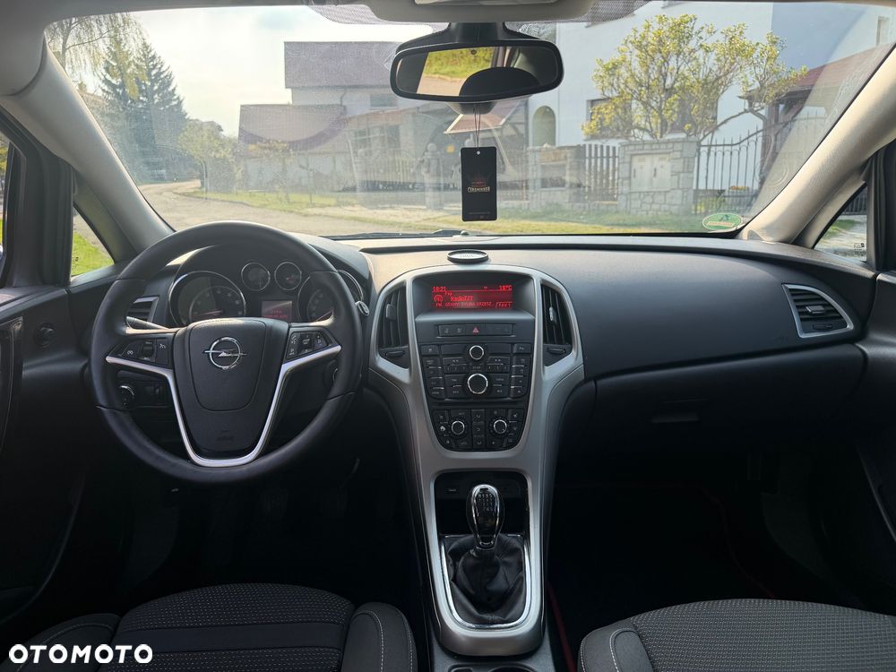 Opel Astra 1.4 Turbo 150 Jahre - 17