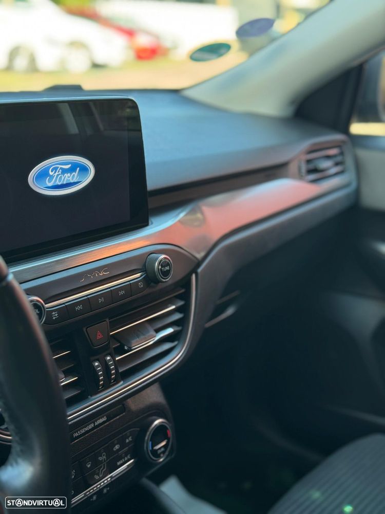 Ford Focus SW 1.0 EcoBoost S&S TITANIUM - 8