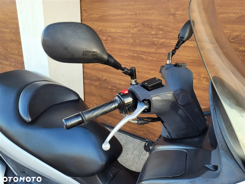 Suzuki Burgman - 16