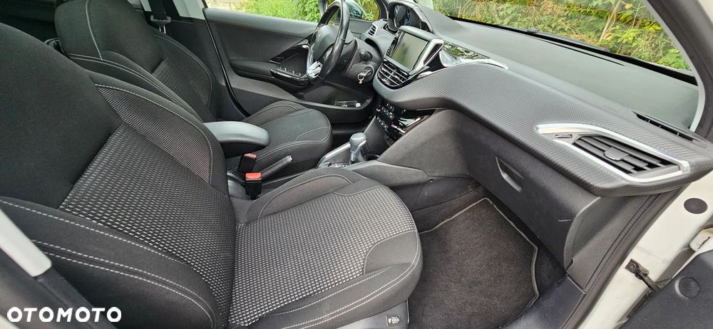 Peugeot 208 1.2 PureTech Allure S&S EAT6 - 20