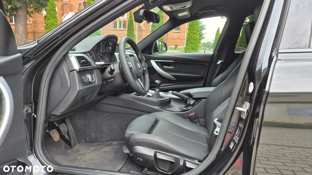 BMW Seria 3 318i M Sport Shadow - 23