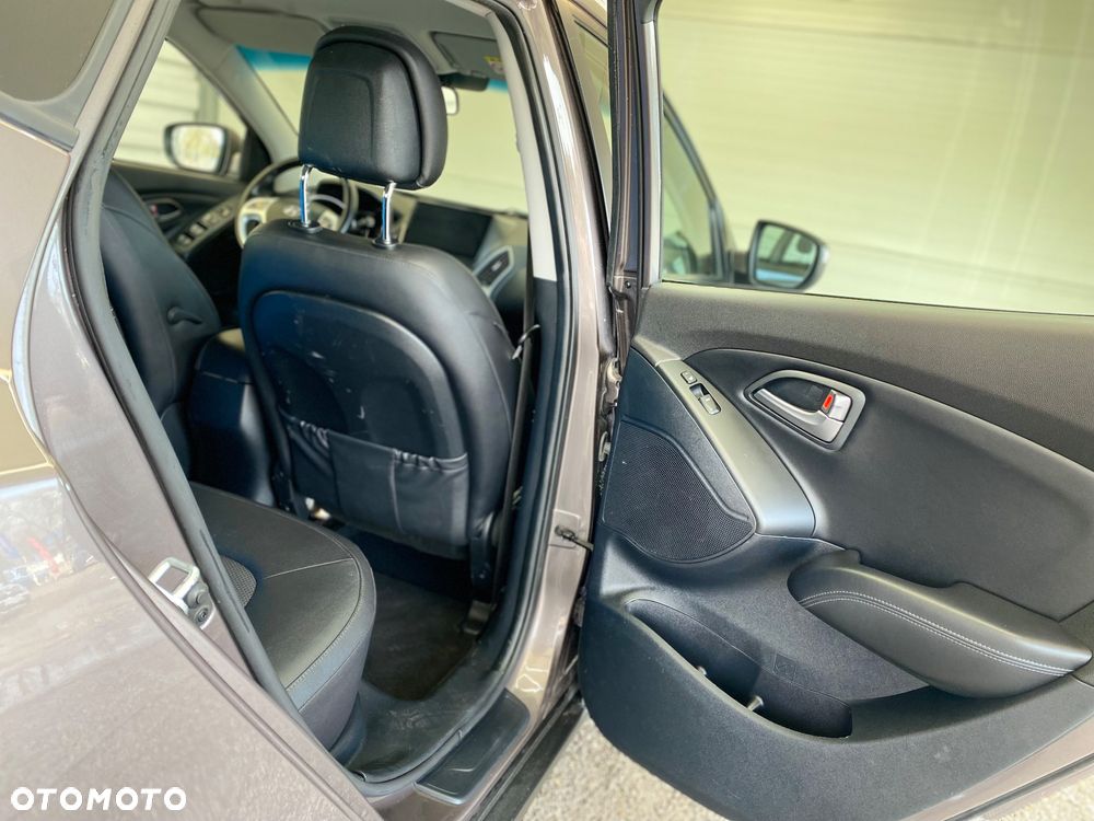 Hyundai ix35 2.0 CRDi 4WD Automatik Fifa World Cup Gold Edition - 18