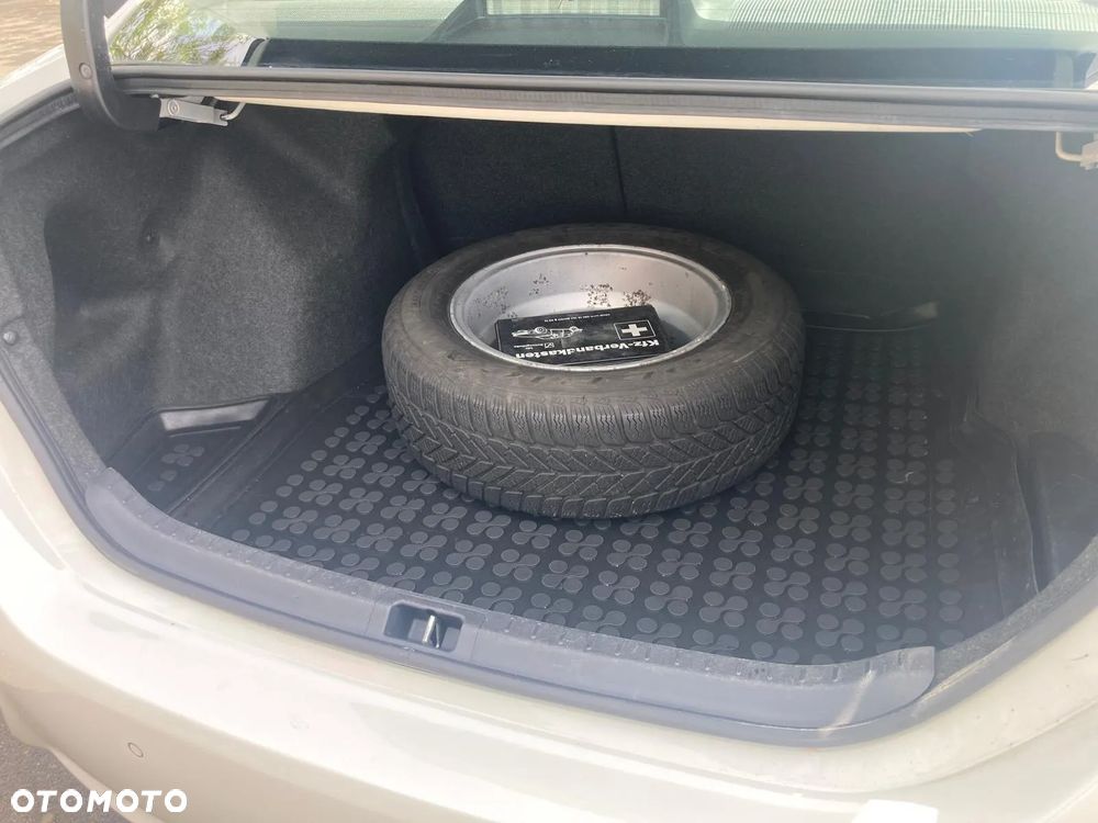 Toyota Corolla 1.6 Comfort - 12