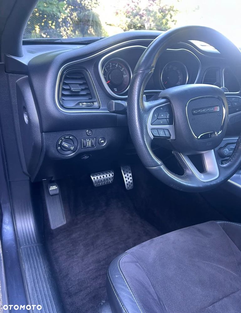 Dodge Challenger - 7