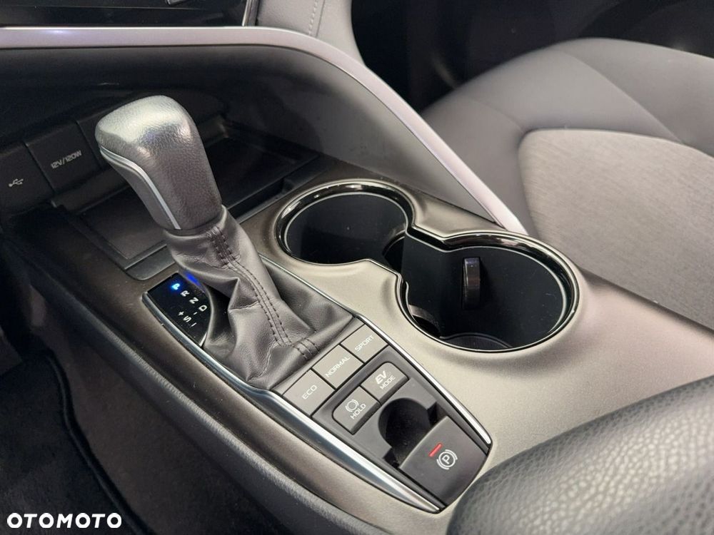 Toyota Camry - 18