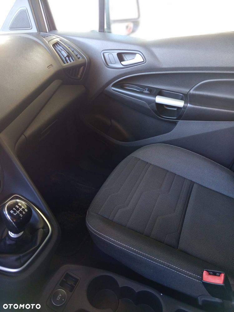 Ford Tourneo Connect Grand - 13