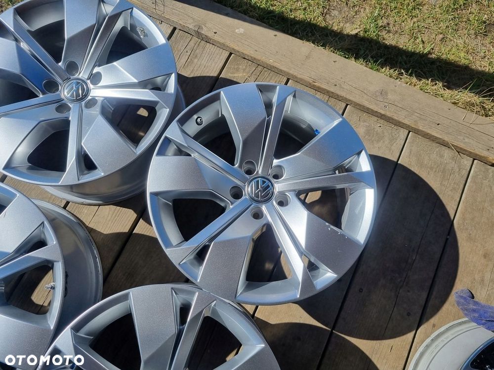 VW TOUAREQ III 760,AUDI Q7,A5,A4 ALLROAD alufelgi 8X18ET25 5X112,super stan - 5