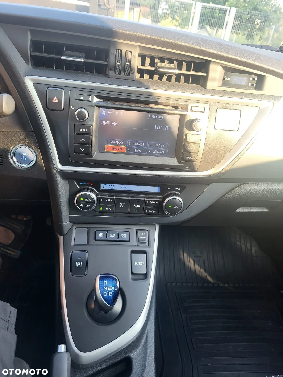 Toyota Auris Hybrid 135 Premium - 12