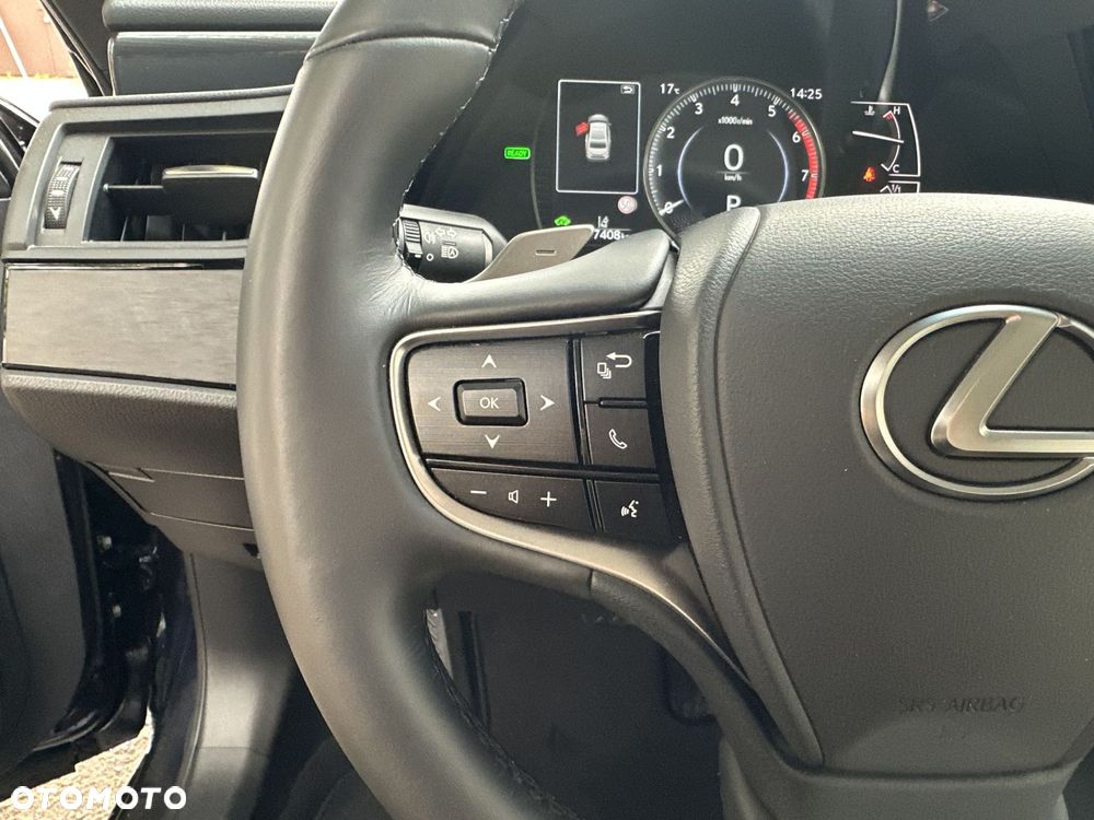 Lexus ES 300h Business Edition - 16
