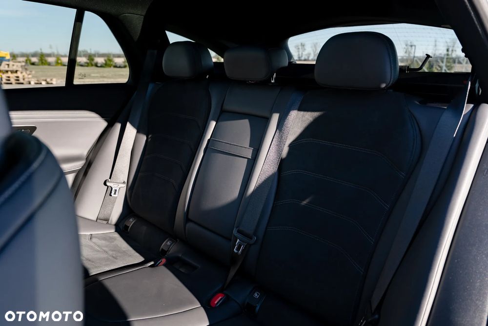 Mercedes-Benz Klasa E 220 d mHEV AMG 9G-Tronic - 23