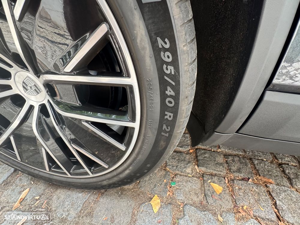 Porsche Macan Electric 4 - 6