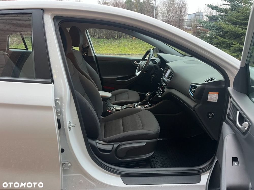 Hyundai IONIQ - 17