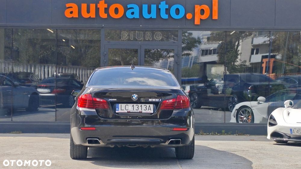 BMW Seria 5 550i xDrive - 36