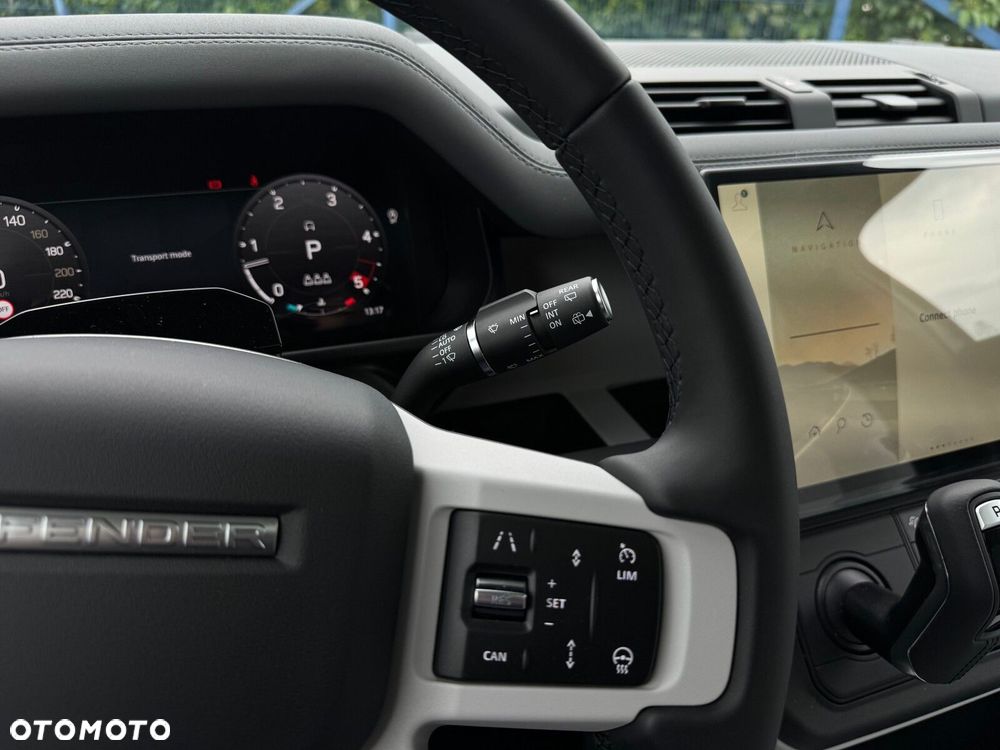 Land Rover Defender - 11