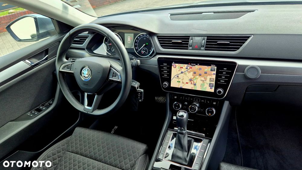 Skoda Superb 2.0 TDI DSG Sportline - 17