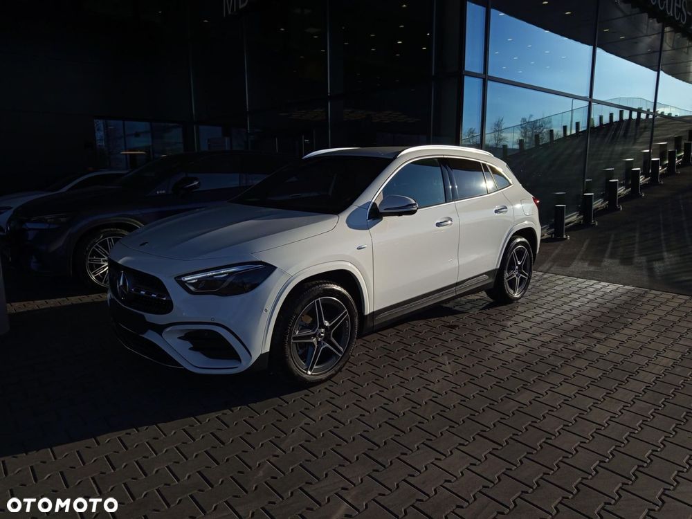 Mercedes-Benz GLA - 2