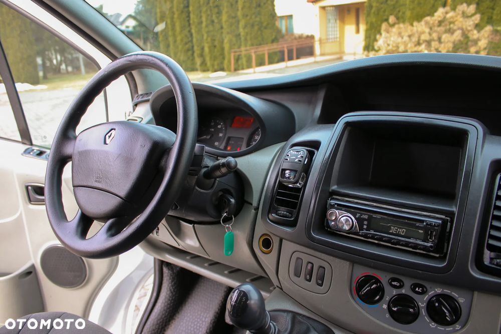 Renault Trafic - 25