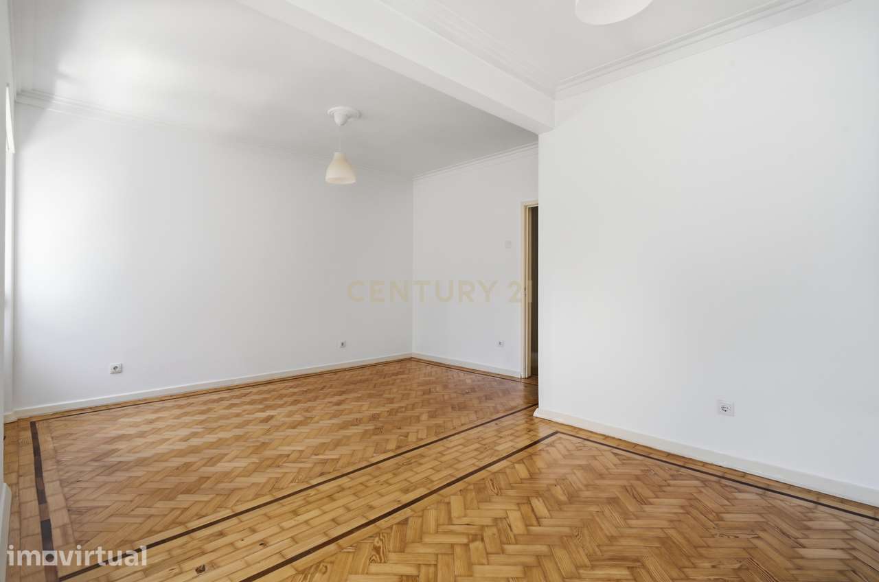 Excelente T3 com Potencial T4 para Arrendamento na Avenida Óscar Monte - Grande imagem: 2/14