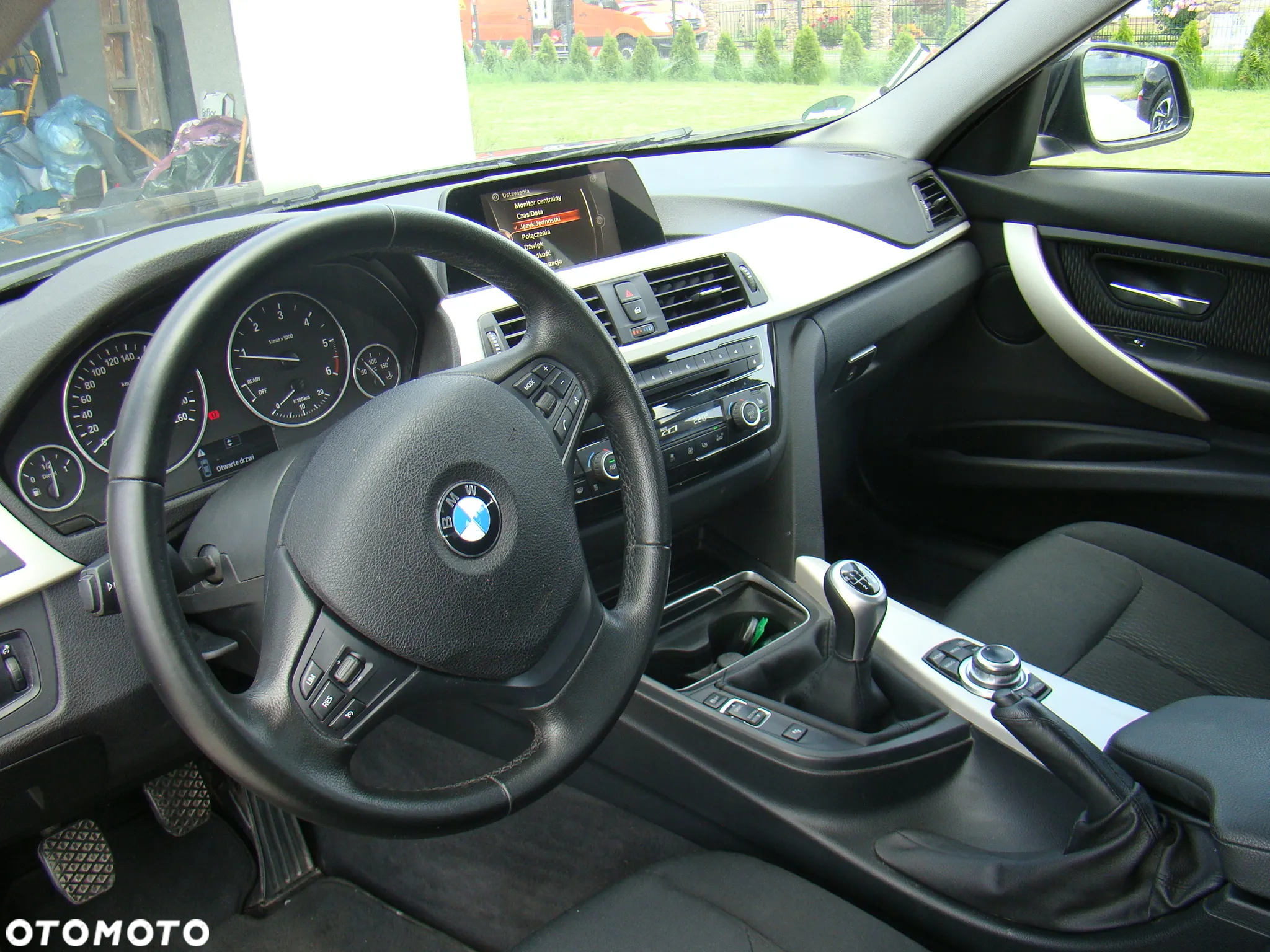 BMW Seria 3 318d Touring Advantage - 26