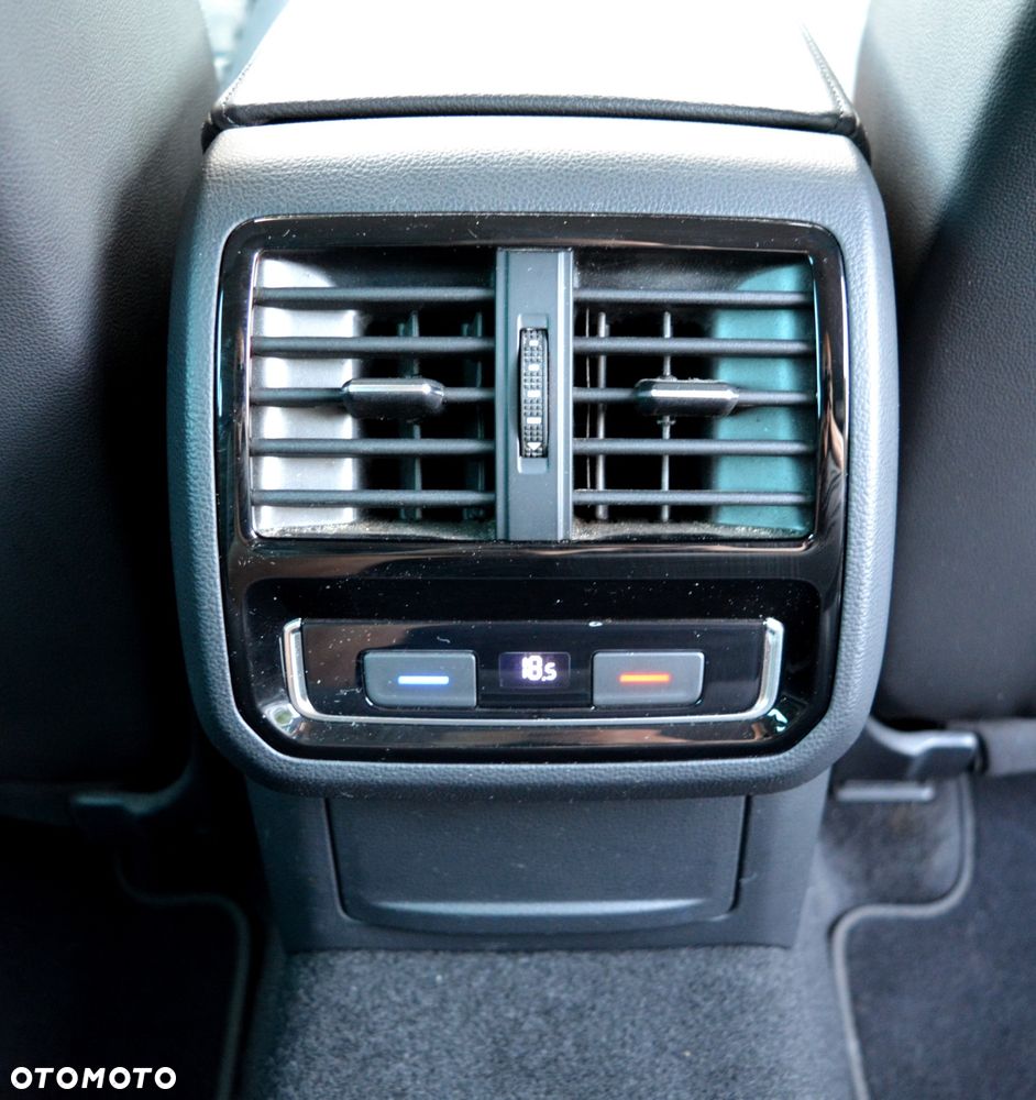 Volkswagen Passat 2.0 TDI SCR DSG Elegance - 25