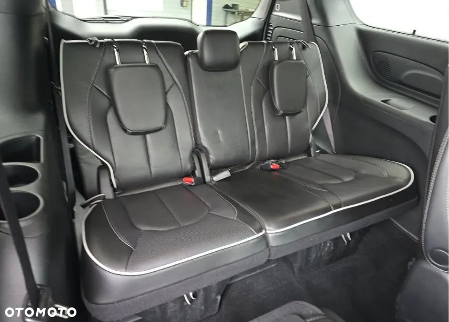 Chrysler Pacifica - 12