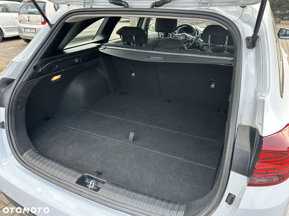 Kia Ceed - 11