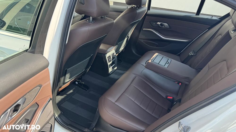 BMW Seria 3 330e Aut. Luxury Line - 9