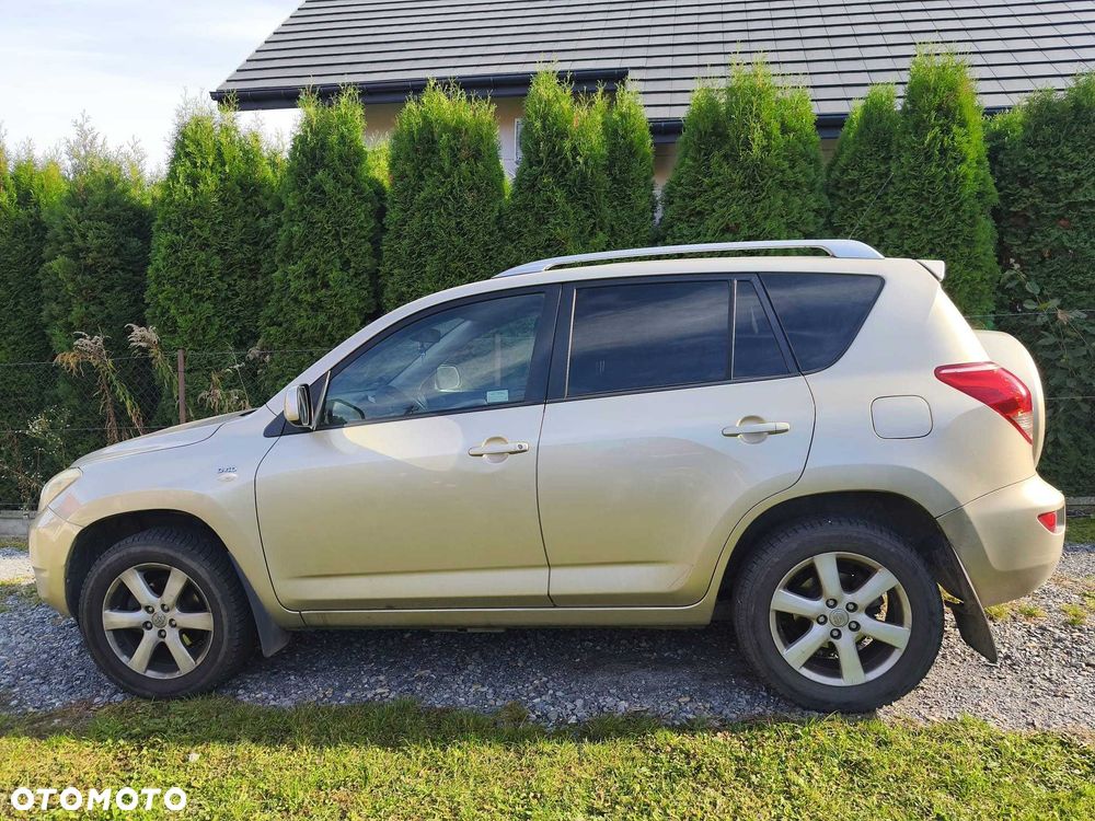 Toyota RAV4 - 6