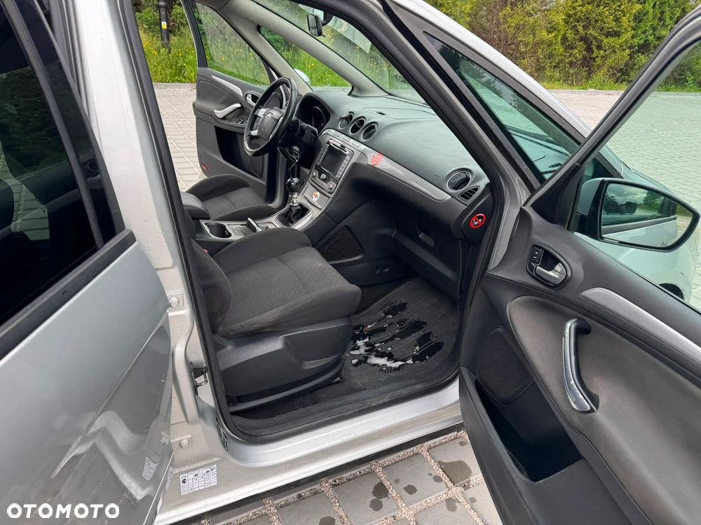 Ford S-Max - 13