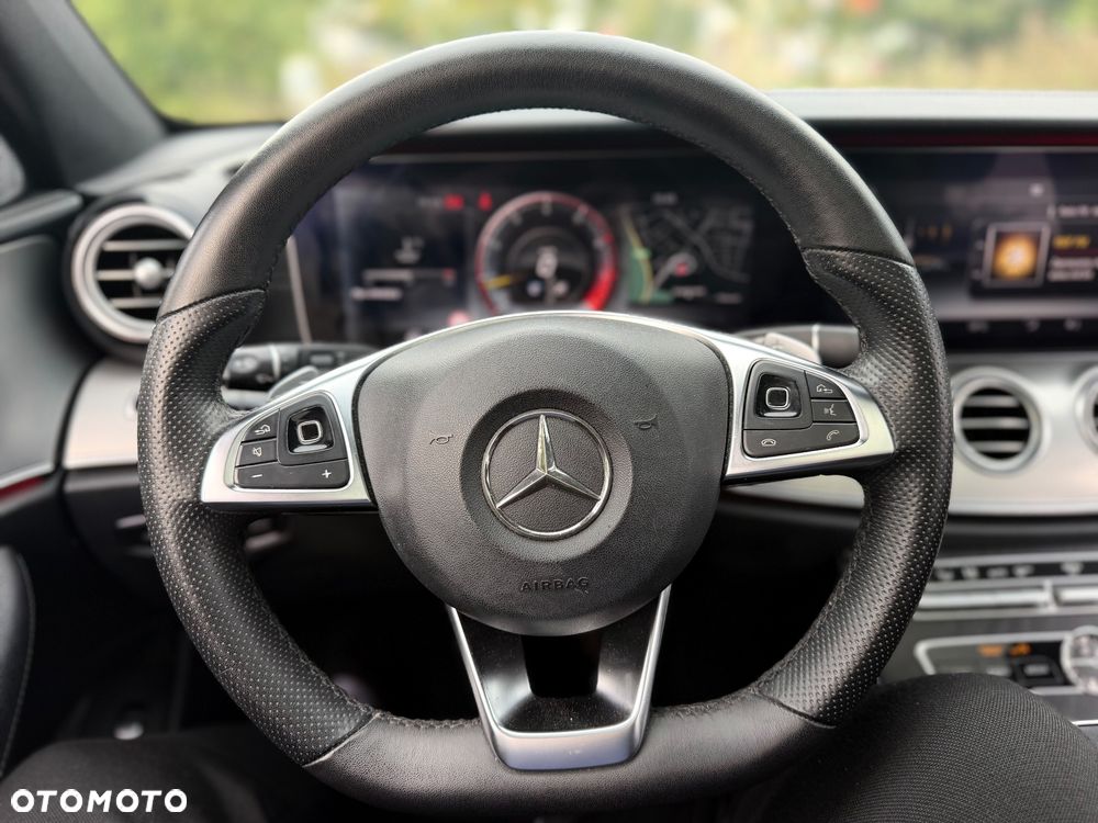 Mercedes-Benz Klasa E 220 d 4Matic 9G-TRONIC AMG Line - 27