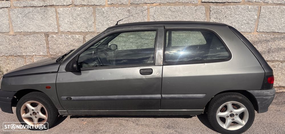 Renault Clio 1.9 D RXE - 3