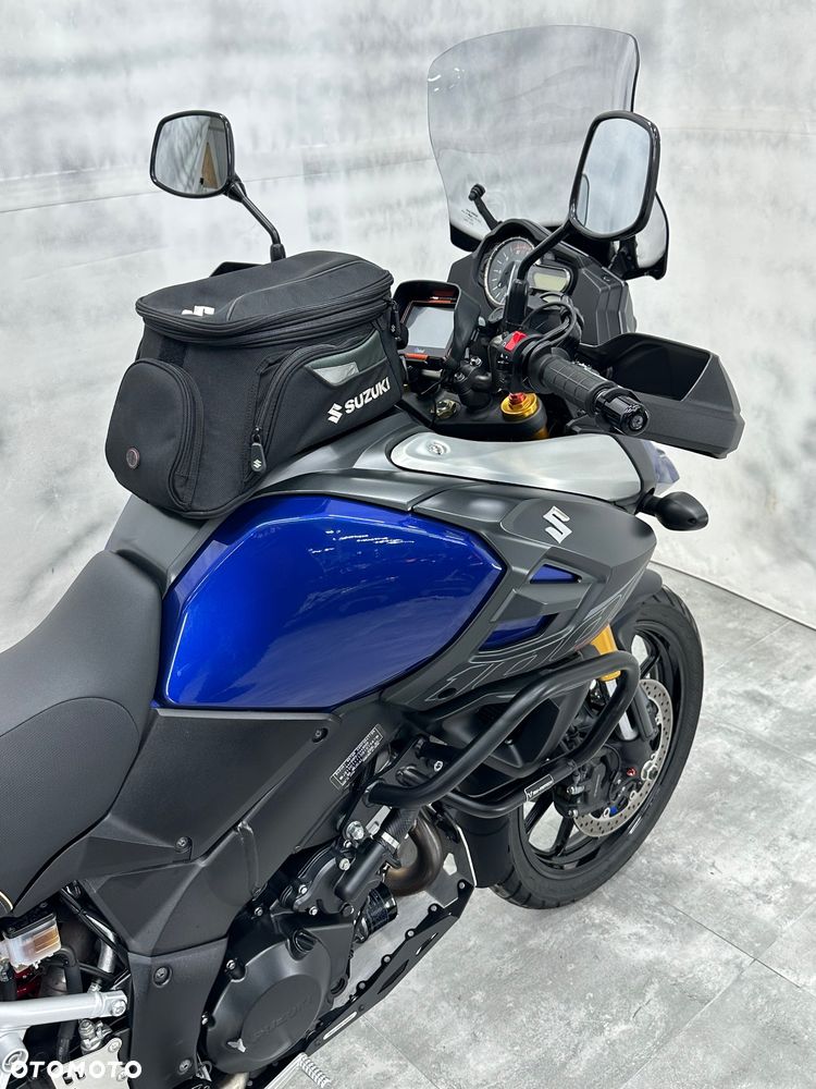 Suzuki V-STROM - 10