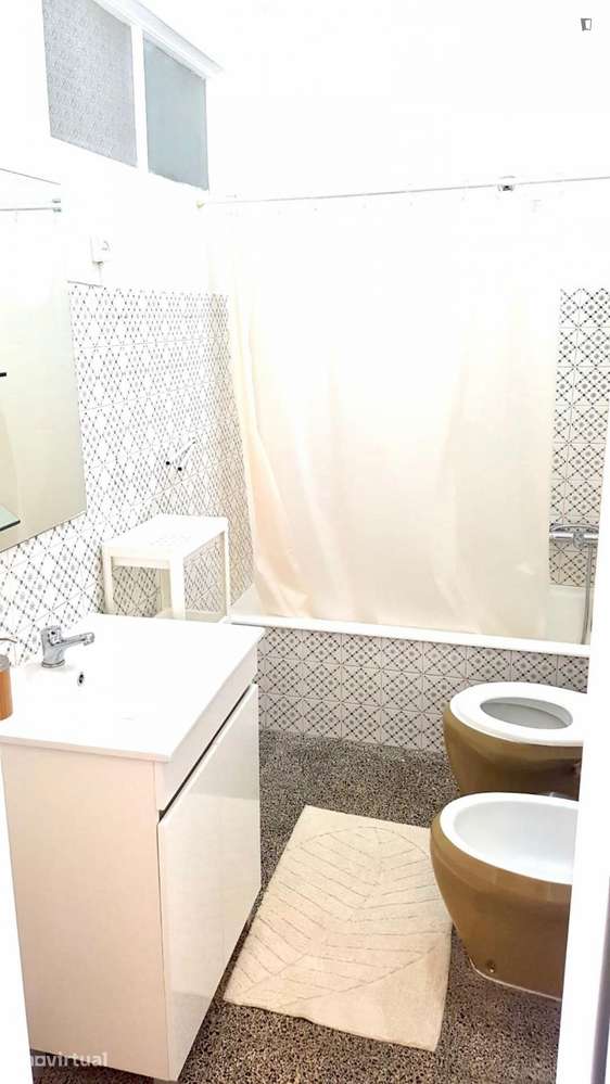 Quarto - localizado em Benfica Lisbon - Grande imagem: 5/7