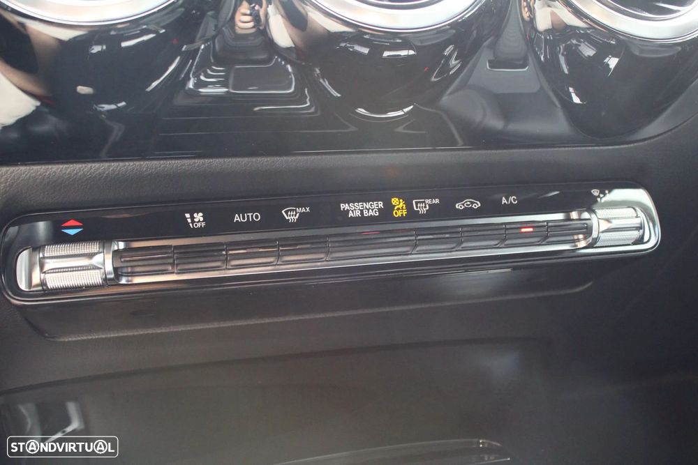Mercedes-Benz A 180 Limousine d 8G-DCT AMG Line - 35