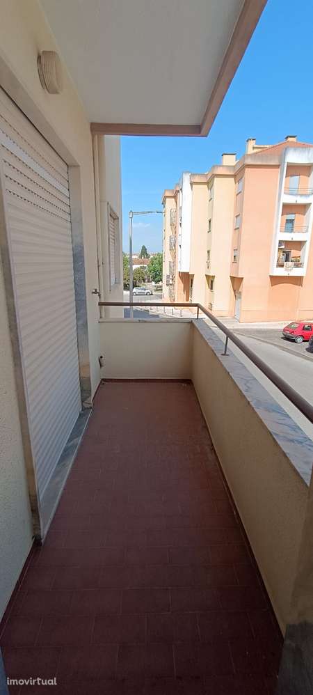 Apartamento T2 com garagem no centro da cidade! - Grande imagem: 2/33