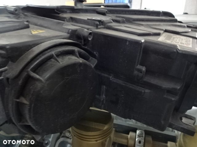Prawa przednia lampa Xenon Audi A8 D4 - 6